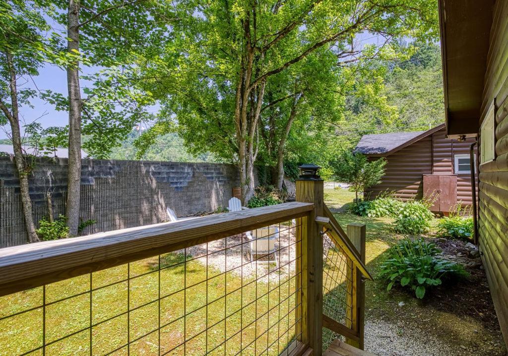 Black Bear Falls - With An In-Law Suite Gatlinburg Exterior photo