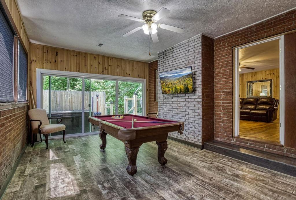Black Bear Falls - With An In-Law Suite Gatlinburg Exterior photo