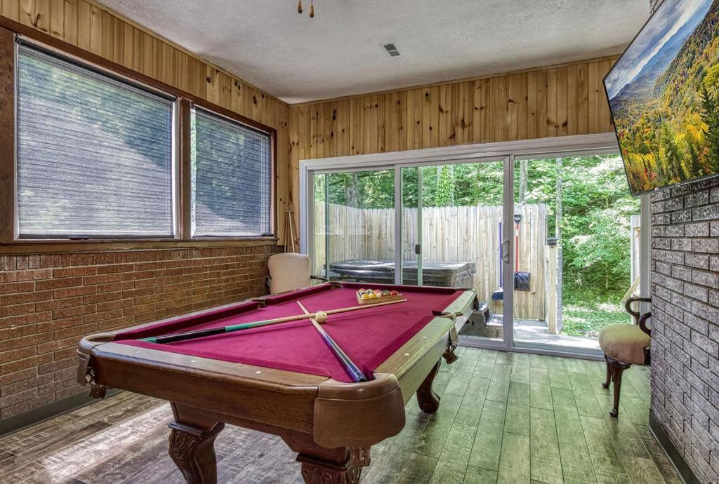 Black Bear Falls - With An In-Law Suite Gatlinburg Exterior photo