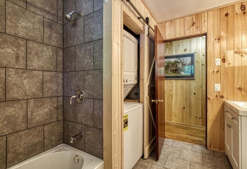Black Bear Falls - With An In-Law Suite Gatlinburg Exterior photo