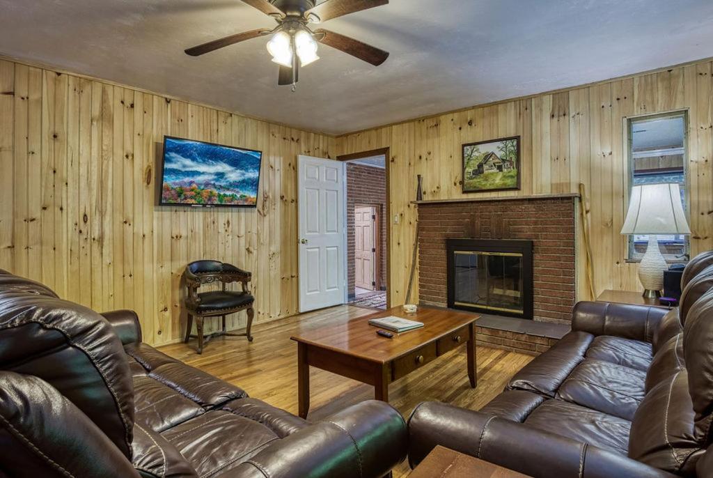 Black Bear Falls - With An In-Law Suite Gatlinburg Exterior photo