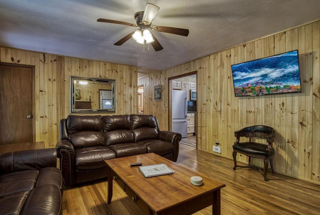 Black Bear Falls - With An In-Law Suite Gatlinburg Exterior photo
