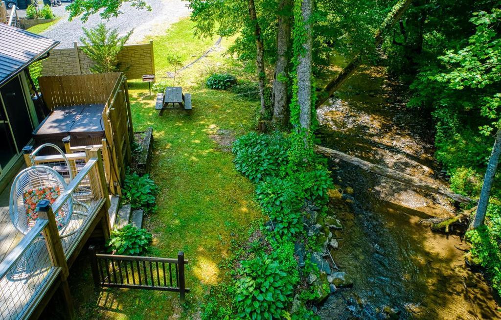Black Bear Falls - With An In-Law Suite Gatlinburg Exterior photo